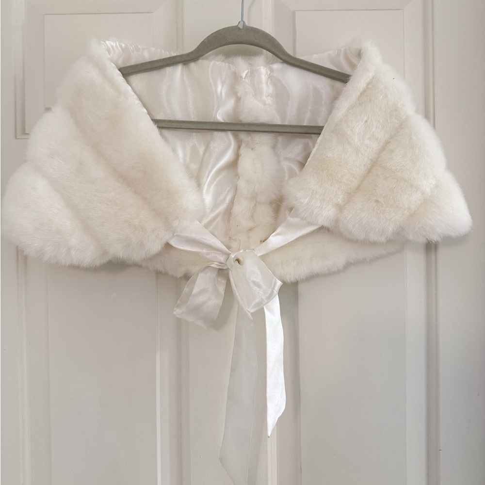 Faux Fur Shrug Off White Cream Tie cape